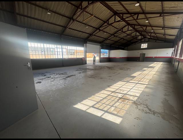 400M² WAREHOUSE TO LET IN WYNBERG